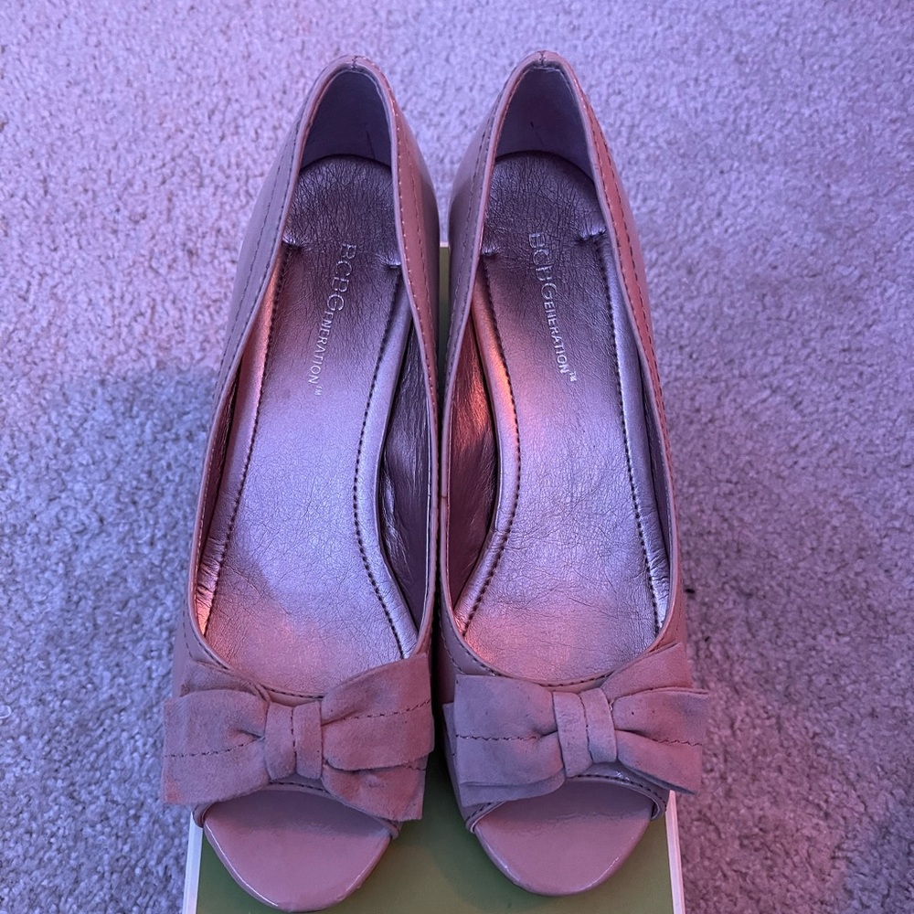 BCBG Bow Wedges